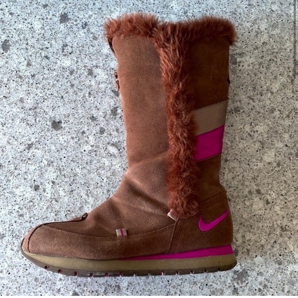 🌿 Vintage Nike Brown and Pink Boots - Picture 3 of 8